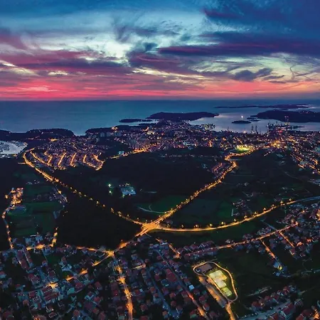 Awesome In Valtursko Polje With Kitchen *