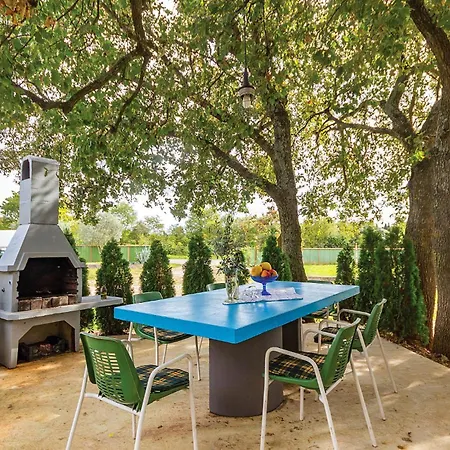 Awesome In Valtursko Polje With Kitchen Πούλα