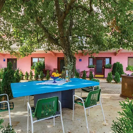 Awesome In Valtursko Polje With Kitchen