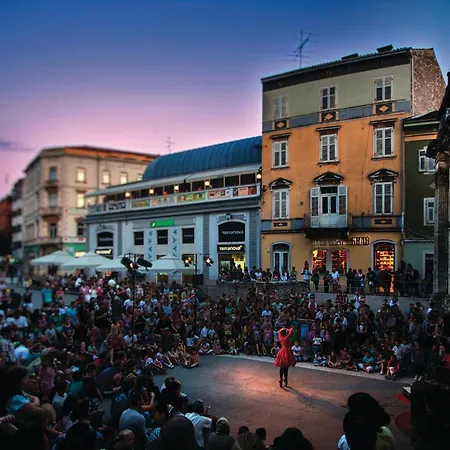 Awesome In Valtursko Polje With Kitchen Διαμέρισμα *