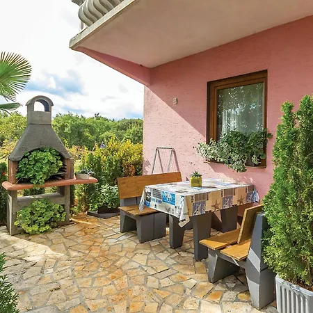 Awesome In Valtursko Polje With Kitchen