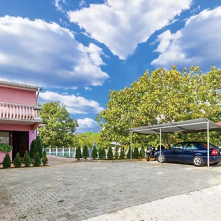 Awesome In Valtursko Polje With Kitchen 아파트