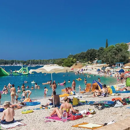 아파트 Awesome In Valtursko Polje With Kitchen