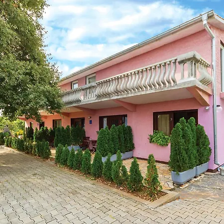 Awesome In Valtursko Polje With Kitchen