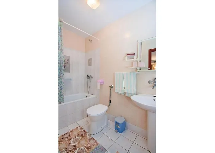 Awesome In Valtursko Polje With Kitchen Apartamento *