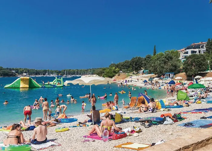 Apartamento Awesome In Valtursko Polje With Kitchen