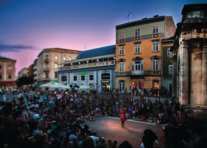 Awesome In Valtursko Polje With Kitchen Apartamento *