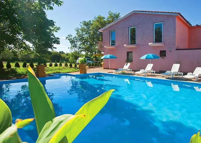 Awesome In Valtursko Polje With Kitchen * Pula