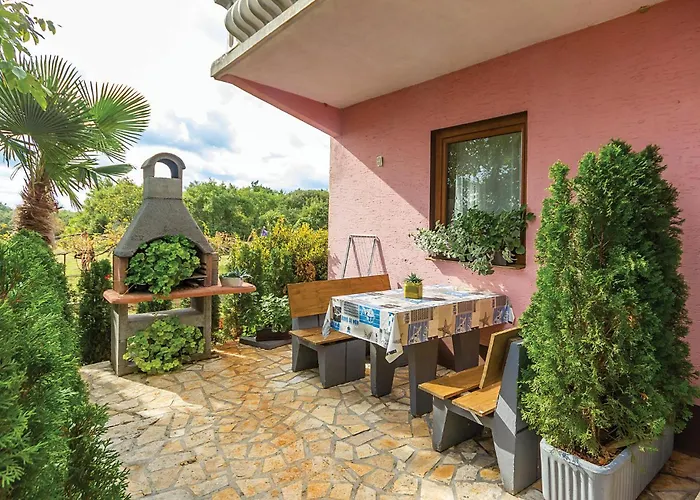 Awesome In Valtursko Polje With Kitchen