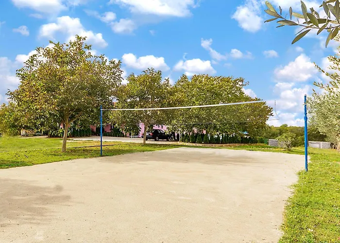 Awesome In Valtursko Polje With Kitchen Apartamento *