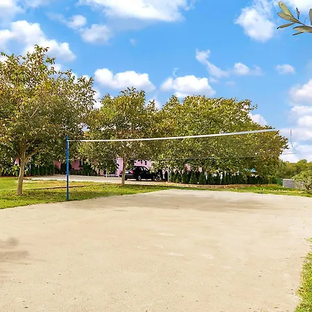 Awesome In Valtursko Polje With Kitchen Apartment *